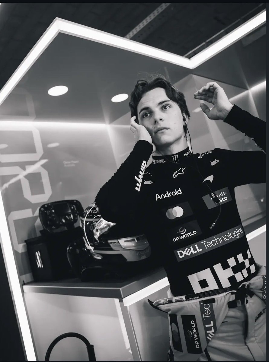 juulkittenn's tweet photo. happy #f1twtselfieday https://t.co/YtgCgQmPtz
