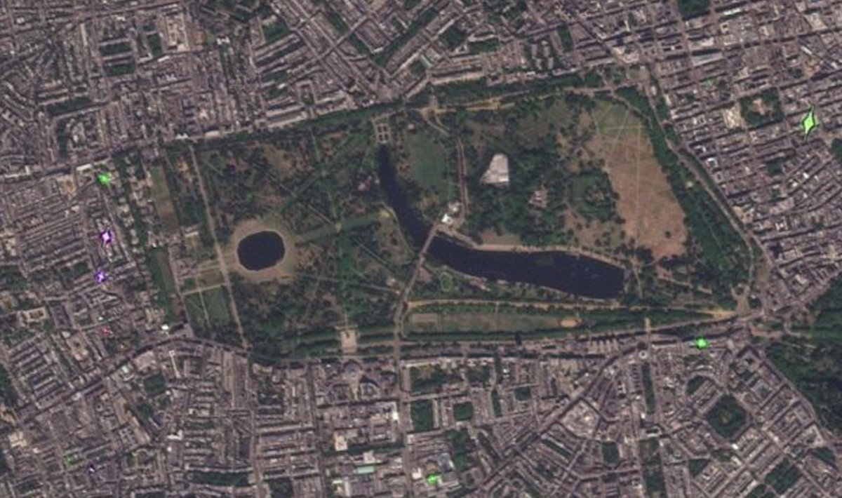 evanhill's tweet photo. London's Hyde Park, August 6, 2025 (L) and today (R). Southern England recorded its driest July on record, the Met Office recently announced. Images from @planet. https://t.co/ZeDtpMSdn8