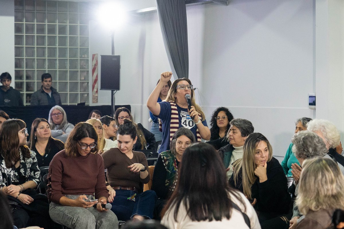 mujeresfrciudad's tweet photo. Escuchar, encontrarnos y construir juntas. 💜

Más de 400 mujeres de todo el país compartiendo ideas y experiencias, con el compromiso de seguir construyendo una Argentina con más oportunidades.

Porque el futuro se construye entre todas. 🇦🇷💪🏼
@frmujeresok 
@MalenaGalmarini https://t.co/SdJCUPbaW8