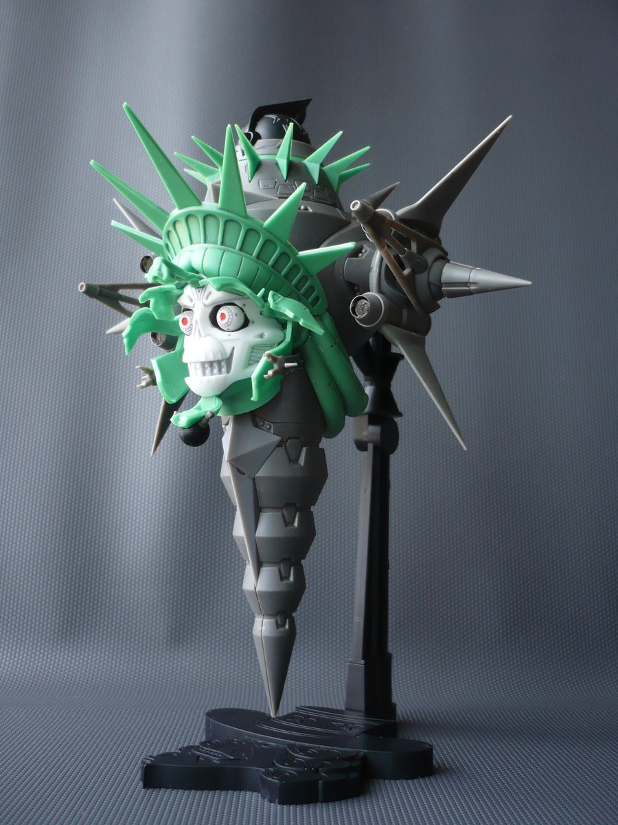 mochiAAcat's tweet photo. BellFineのプラモ、スペース☆ダンディのメカニックセレクションを組みました。アニメ的なツヤテカ質感なのかと思ってたけどさらっとした手触りでこれはこれで味があって良い。アンダーゲートがまあまあ地獄。 https://t.co/ikhhkqiVDY