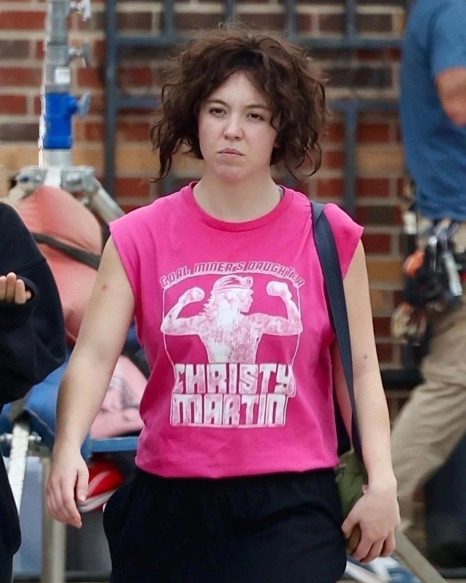 BagelCentral's tweet photo. This is how Sydney Sweeney actually looks btw. Genuinely a 2/10 without makeup. https://t.co/sa8NmAh6xt