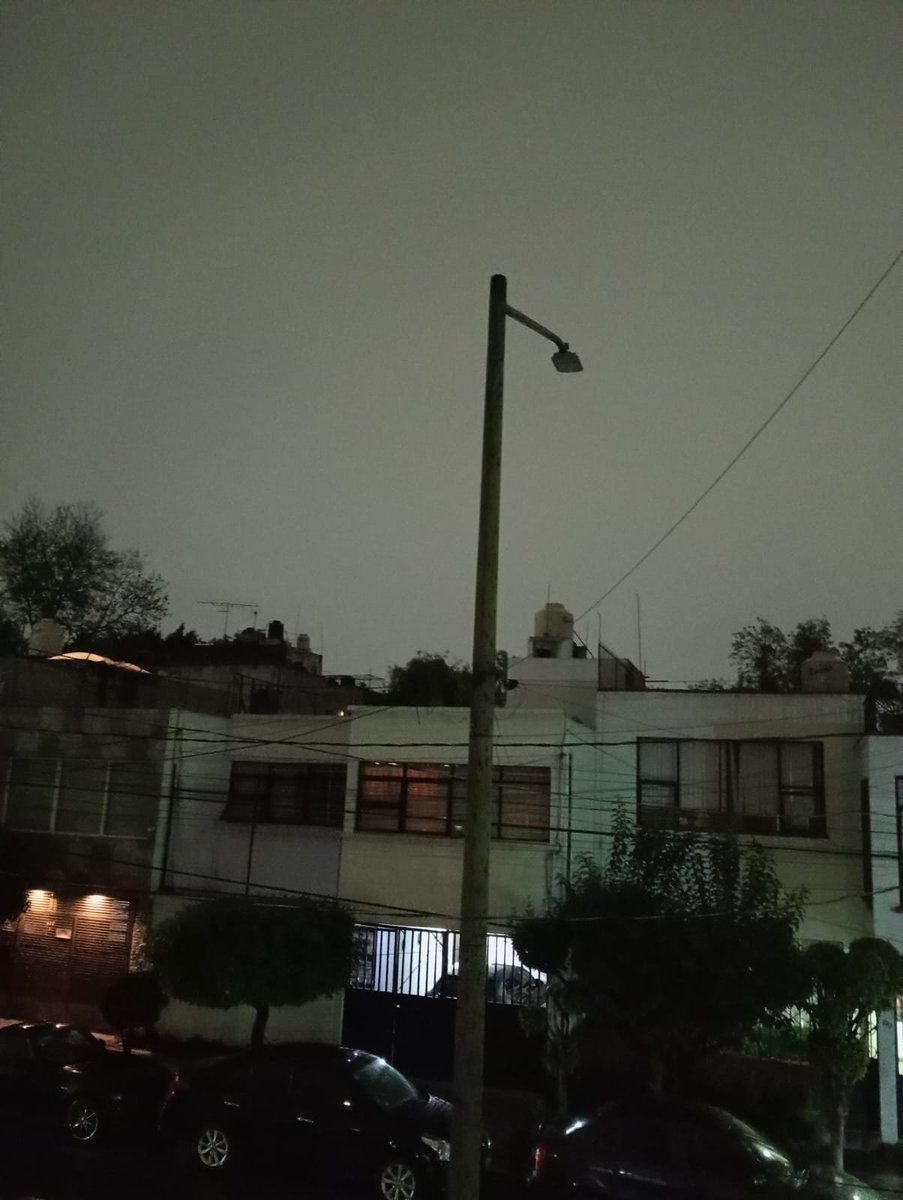 redofcvehysnsm's tweet photo. @NancyNunezmx @AzcapotzalcoMx @Locatel_mx  por favor pueden atender en reparar el alumbrado público que está apagado en la calle de Cruz Gálvez No.200, entre Artemisa y Begonias, col. Nueva Santa María, Azcapotzalco.

Gracias https://t.co/V5ztKOWct3
