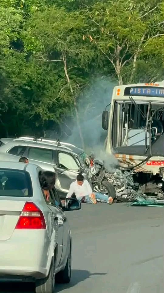ExtraMorelos's tweet photo. ¡ESTUVO CAÑÓN!

Se registra esta tarde un fuerte accidente en la carretera federal a la altura de Xoxocotla, dirección Alpuyeca. Involucrados un autobús, un auto y dos motociclistas https://t.co/gkr6jeisKy