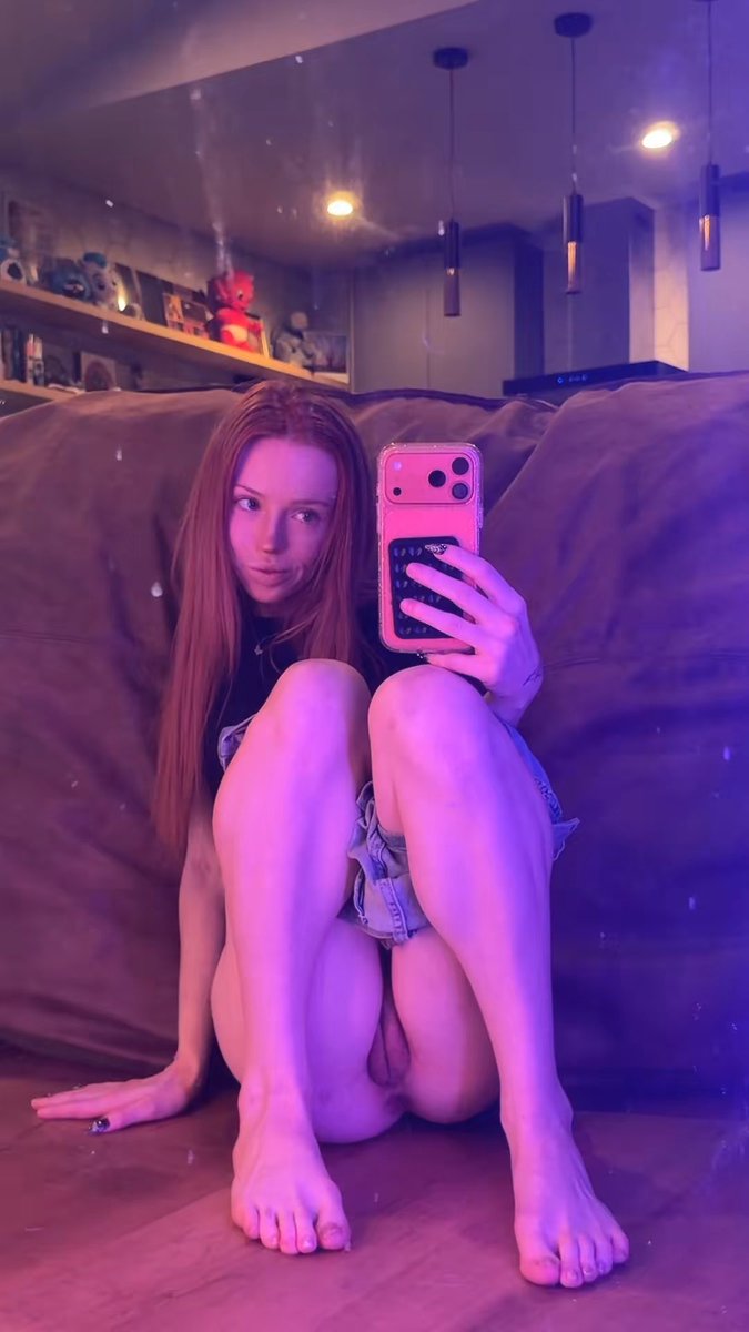 MADICOLLINSXO's tweet photo. when i get too horny i bite my nails.. https://t.co/LLfd7Tx1MV