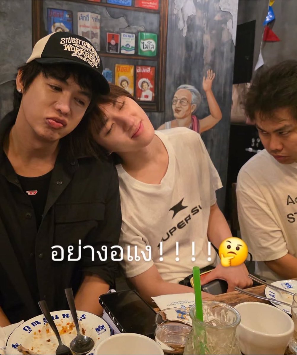jezisss's tweet photo. เอนดุน้องก้องงะ y—y พิ่เบย์ลงสตอรี่ดุน้องว่า ‘ อย่างอแง ! ’ แล้วดูหมุอุ้ดมานซบพิ่ออส ขี้อ้อนมากมาก 🥺 พิ่เบย์ก้อดุปัยงั้นแย่ะ พิ่บีเอ็มมองแรงทัมมัยุุุุุุ https://t.co/BP8f6mh1AD