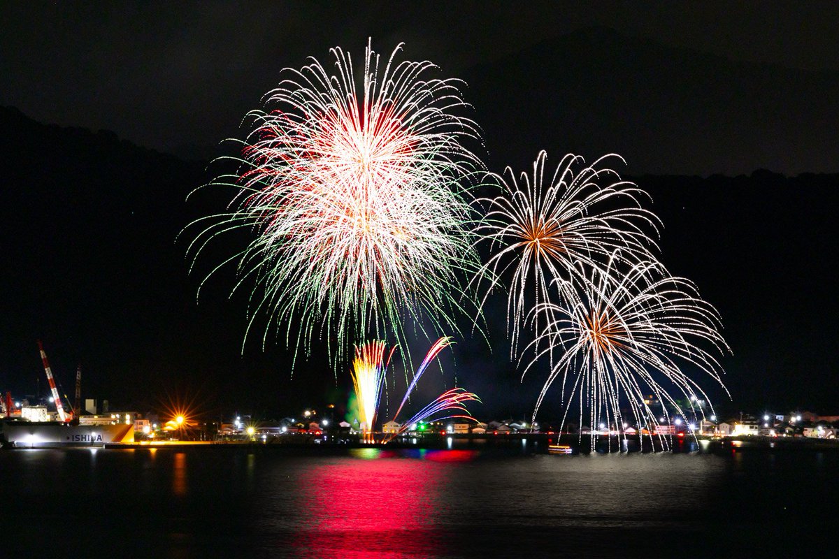 jinandaa's tweet photo. 因島、石田造船の花火。対岸の横島からの撮影。
#いんのしまサマーフェスティバルin石田造船 #因島 #石田造船 #花火 https://t.co/hHKI6Nkbb9