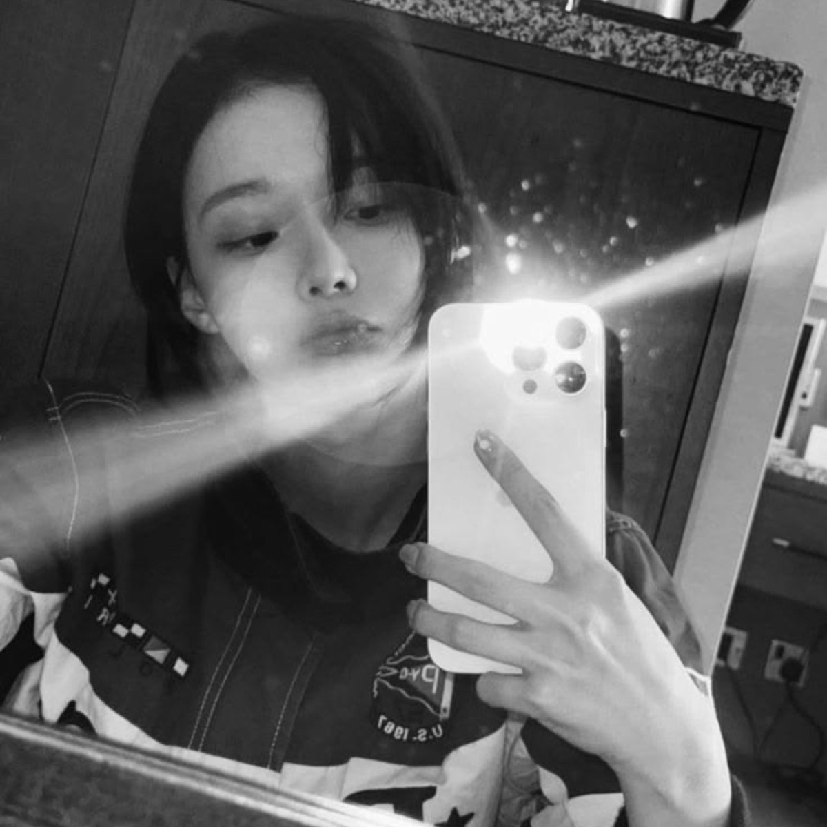 minjonyo's tweet photo. get to know me! 🤍🖤

☆ xiaoyu 小雨 ☆ 

➤ she/her ; 17 ; 🇨🇳🇲🇴 ; isfj
➤ not new to #stantwt
➤ ults: aespa &amp; ateez 
➤ winter &amp; mingi ult
➤ stan: h2h, ari, ive, illit, rescene, &amp; more

♡ / ↻ to spread and to be moots ♡ 

#kpoptwt #stantwt #aespatwt #ateeztwt 
#윈터 #에스파 https://t.co/2eH3CXqJ63