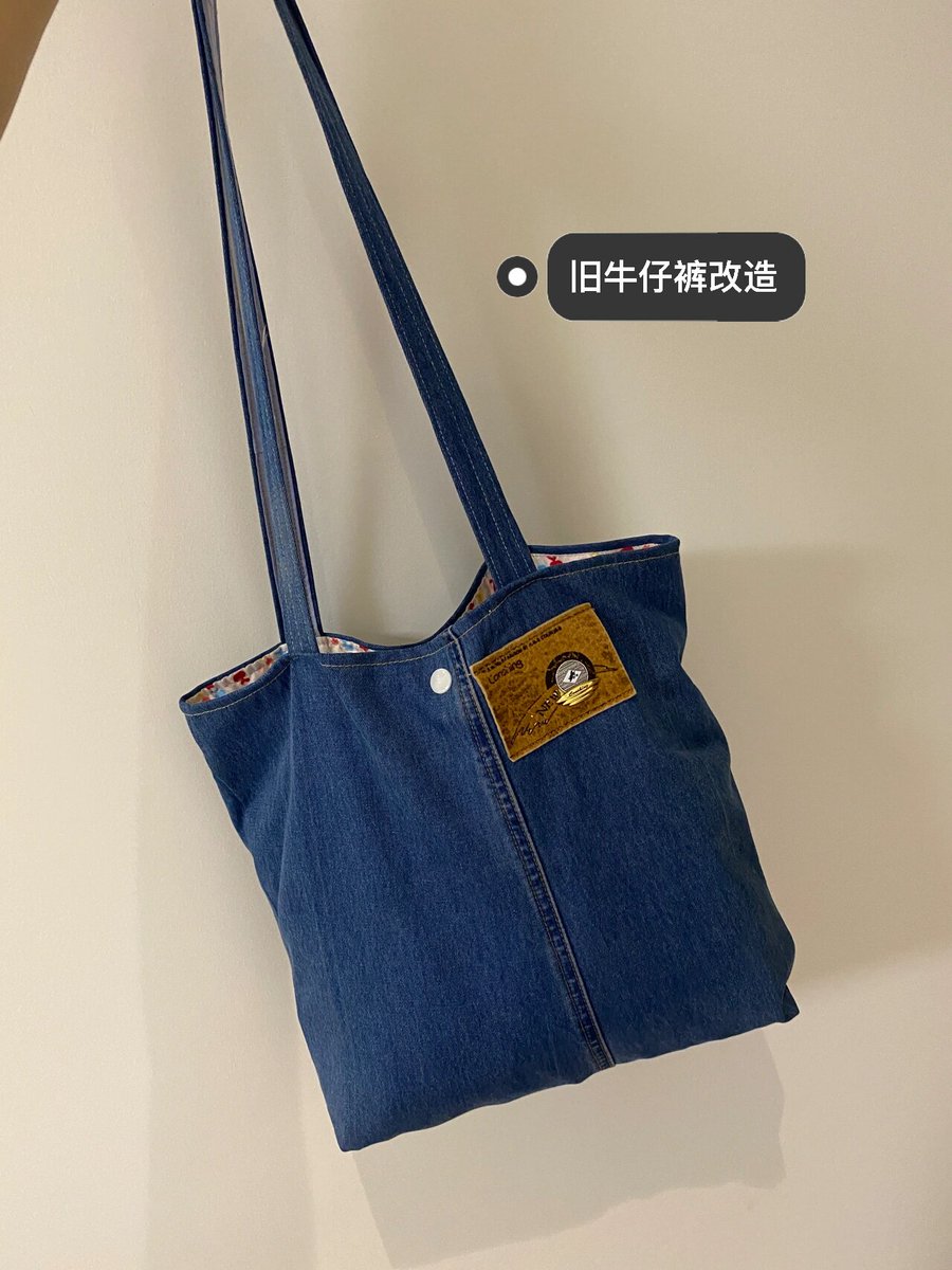 siulee20's tweet photo. [周末宅家DIY了个帆布小挎包，碎布头变废为宝，挂在牛仔外套上超吸睛，手作的温度才是最棒的小确幸呀]， https://t.co/HFVdhsWT2l