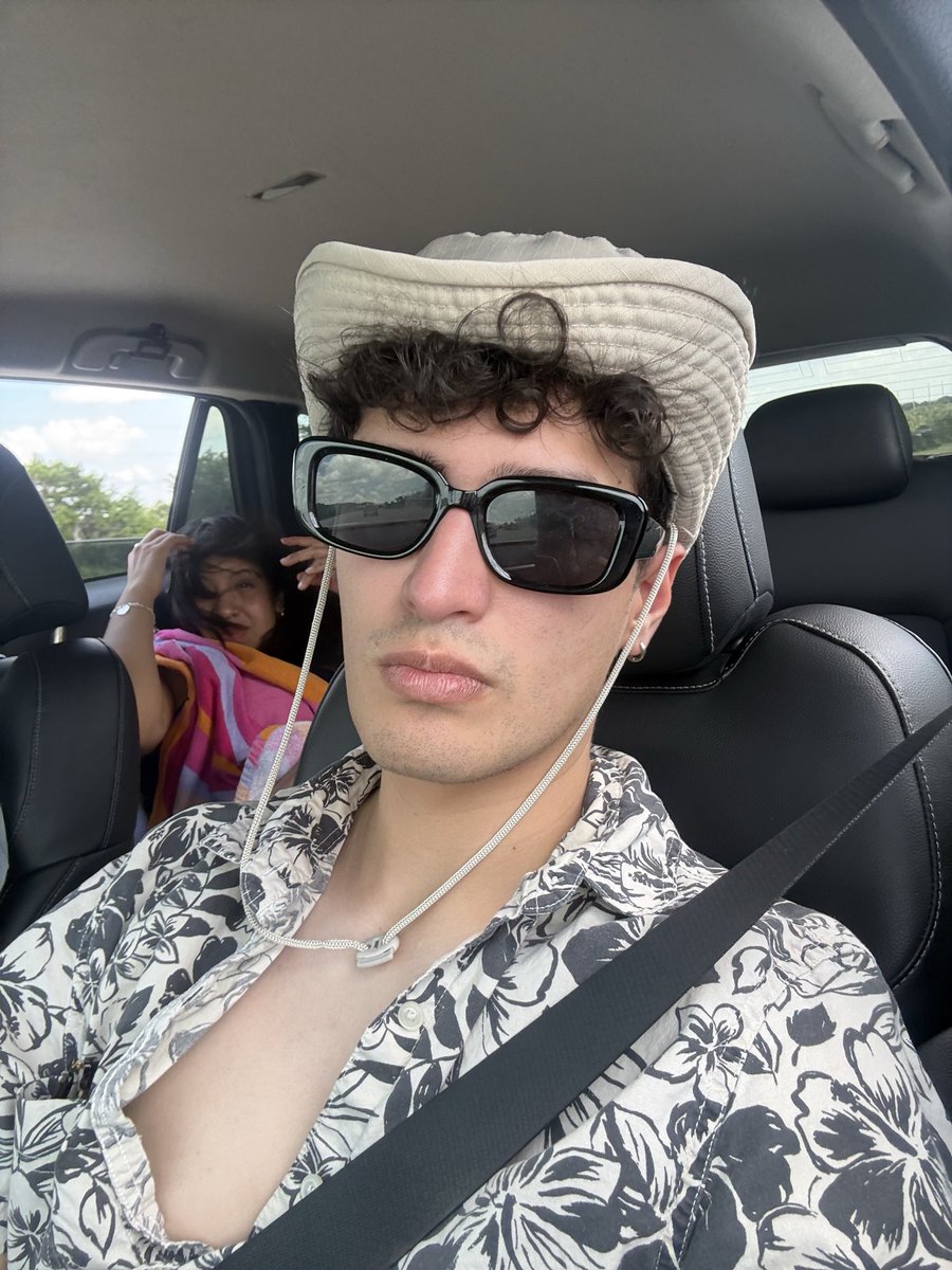 ericrequ3 tweet picture