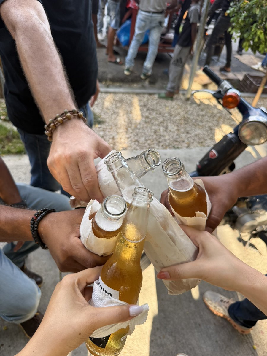 LauraenSociedad's tweet photo. Donde hay fritura, amigos y buena conversación, hay un pedacito de nuestra esencia. ❤️🇩🇴
Un clavito en San Juan de la Maguana, RD.
📍Wenceslao Ramírez con Monseñor de Meriño. #SanJuan #Fritura https://t.co/FsdjLFZi7B