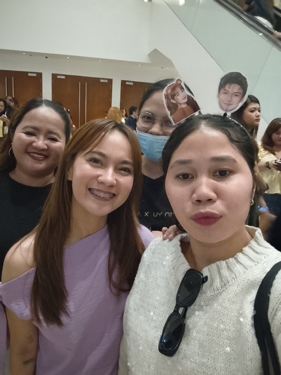 MarielMarc89164's tweet photo. Hello miss zarinaaa napakaganda na napacuteee sa personal maliit kalang pla sa personal pero sa live mukhaKang matangkad 😁✌🏼 and super baittt din🥰

#congrat dudu and caca 💛
@zzzDUSTBIA https://t.co/2Muae00wIS