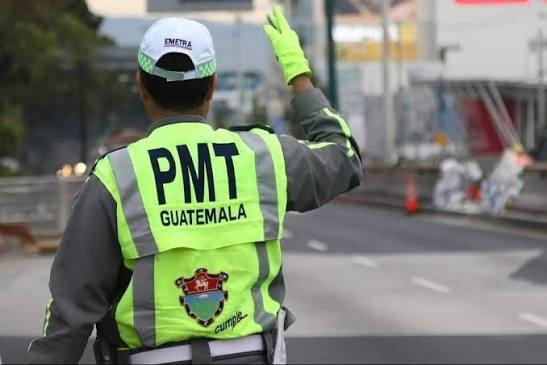 josejoaking's tweet photo. Emetra aconseja salir desde sábado por la noche para llegar a tiempo al trabajo el lunes por la mañana. https://t.co/XnNq0Y8oED