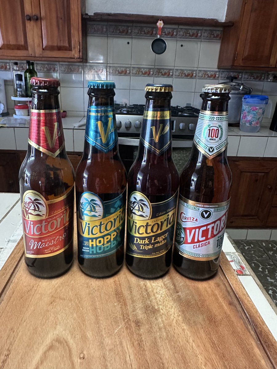 ThreeLittleBs's tweet photo. Mi tuit tardรญo sobre el Dรญa Internacional de la Cerveza, es que la Victoria Hoppy es la mejor de las ediciones especiales que ha sacado la @VictoriaClasica, destronando a la Maestro ๐ช #InternationalBeerDay https://t.co/HnGtXwEoiG