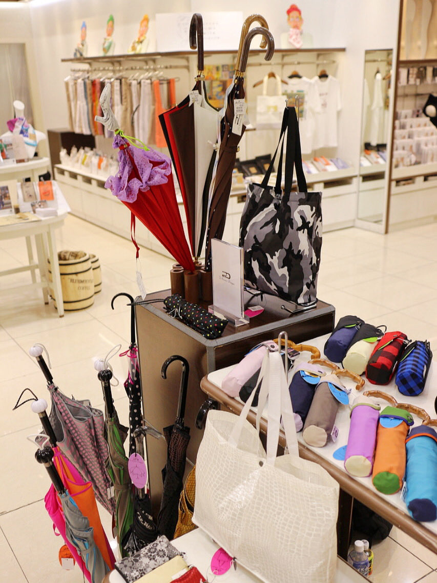 Dicesaredesigns's tweet photo. ジェイアール名古屋タカシマヤ
1F婦人洋品売場にてディチェザレデザイン期間限定ショップ絶賛開催中です。

定番から新作まで豊富なラインナップを取りそろえております。
この機会に是非ご利用くださいませ。

みなさまのご来店を心よりお待ちしております。 https://t.co/lxWw16w8dv