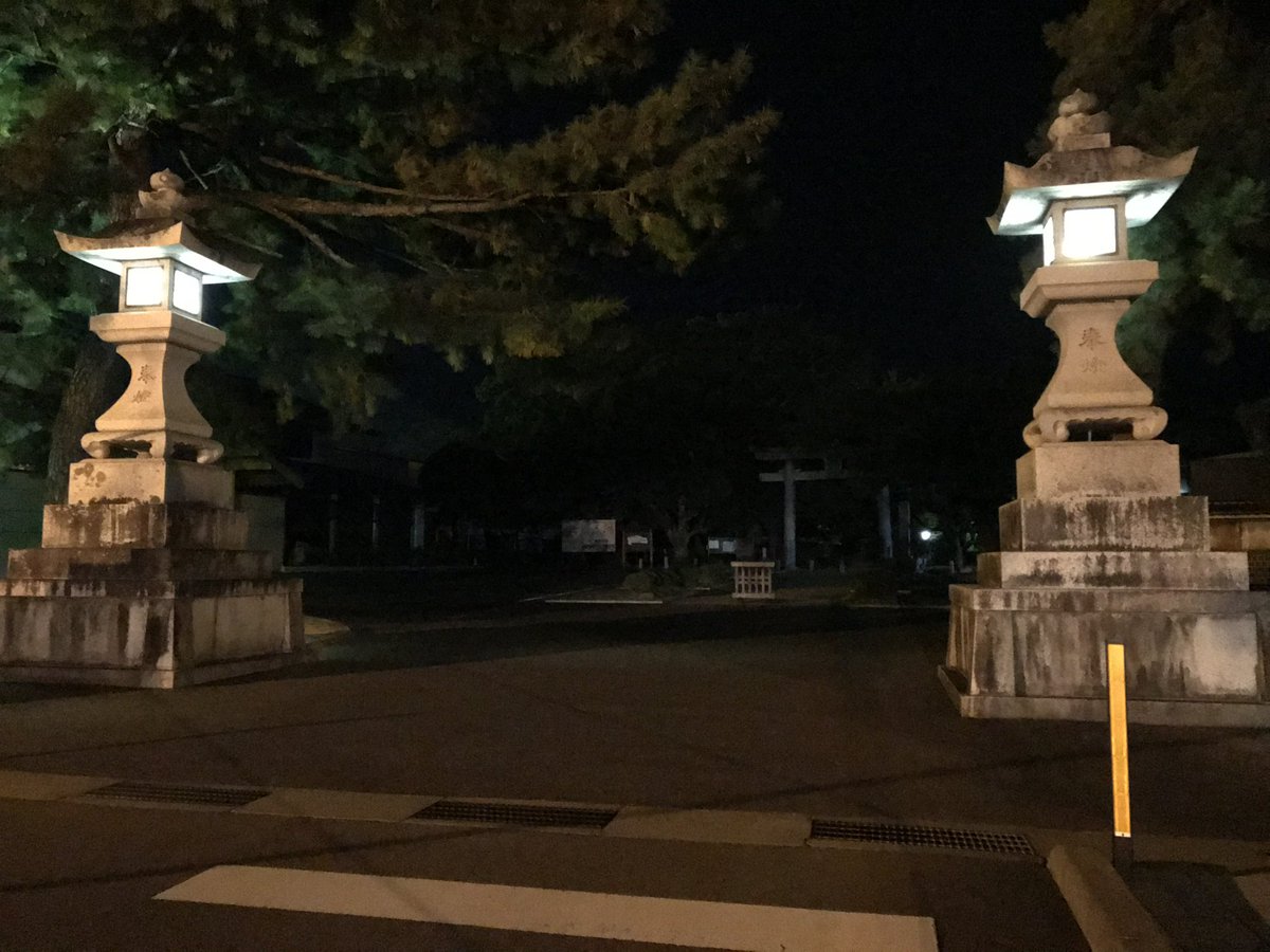harukaze820414's tweet photo. 高杉晋作がさ、親に隠れて夜こっそり松下村塾に通ってたなら、体験したいじゃん…？

って夜高杉晋作誕生地から村塾まで行くのやりたがるんだ幕末長州ファン。
私は徒歩30分くらいでした。 https://t.co/iR87T9BIM5