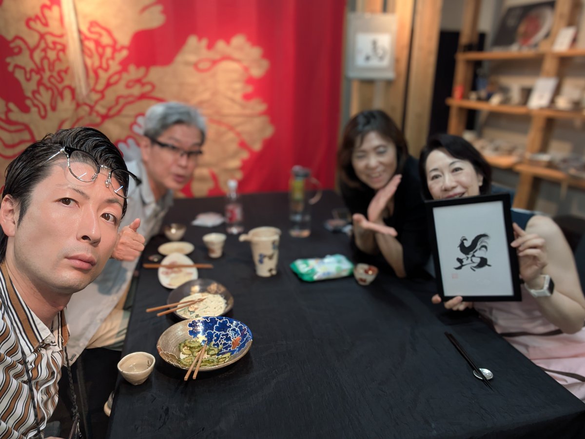 fpkyoro's tweet photo. ダンス・ダンス・ダンス！
午前中から神田連雀亭で立川談洲さんを見て、夕方立川談洲さんの落語とお寿司の会に出て、夜は懇親会で、談洲さんにたっぷり落語のお話を伺いました。
連雀亭：締め込み
美命：紙入れ、水神
談洲さんのニヒルな色男子とすごくいい女の演じ方が色っぽい〜✨
#立川談洲 https://t.co/Uwn5FVmbN2