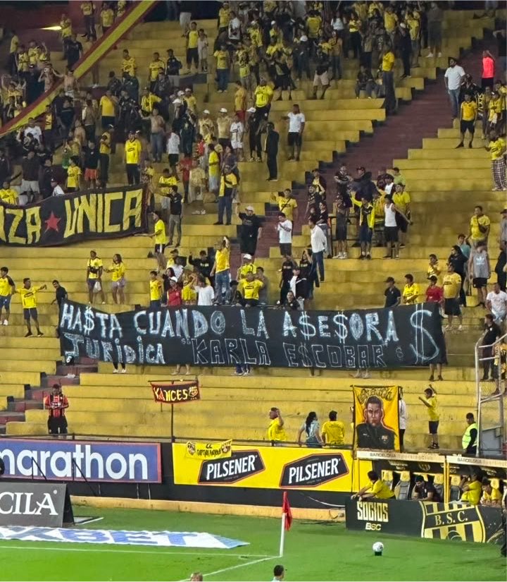 apugolec's tweet photo. La Sur Oscura pregunta hasta cuando Karla Escobar en Barcelona. https://t.co/4hTF80q04l