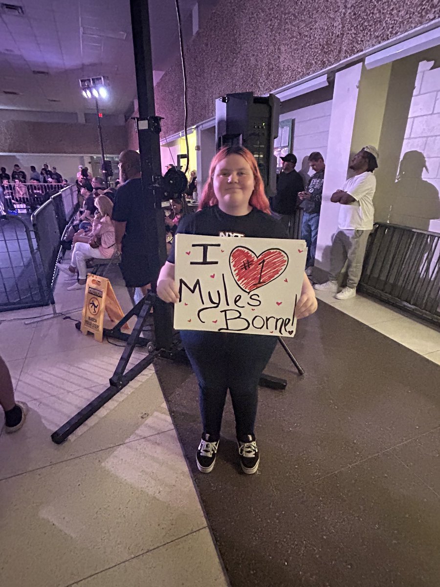 Lexii_Rianne's tweet photo. #NXTJacksonville #fanofthenight https://t.co/p2Q3TTqIpD