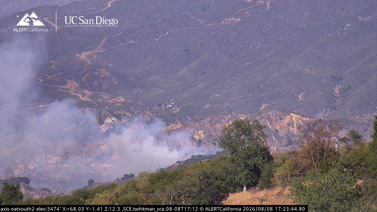 DanielFireTruck's tweet photo. This is the #TashaFire Needham Ranch Parkway/Sierra Highway, Santa Clarita, Los Angeles County.

Air Attack 652 is reported 5-6 acres, Rapid Rate of Spread, with high tension Powerlines and structures threatened on the right flank.
Air Tanker 72, Copters 12, 22, Helitanker 61 is assigned.