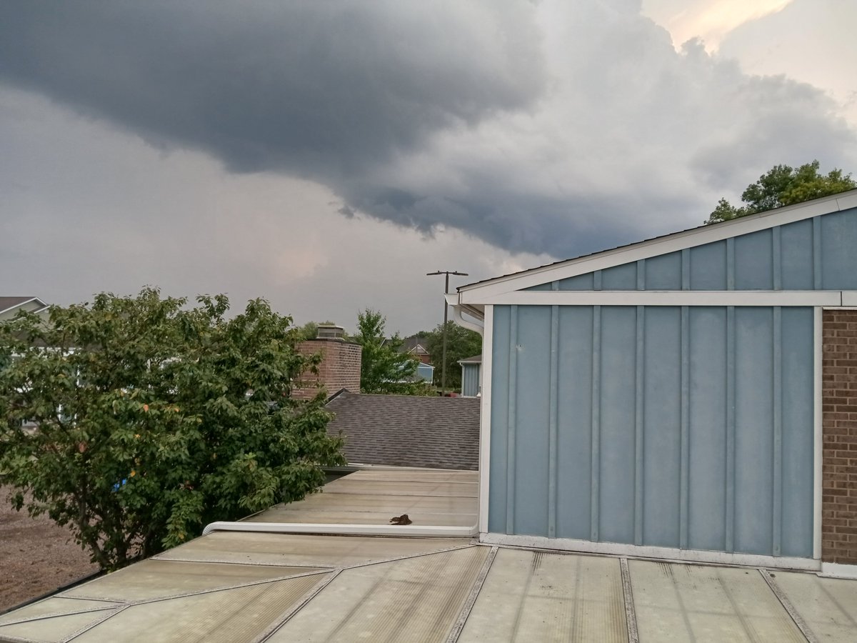 LTabatha0512's tweet photo. Columbus Indiana right now 
@OfficialYallbot @r https://t.co/QCKmku3X6Q