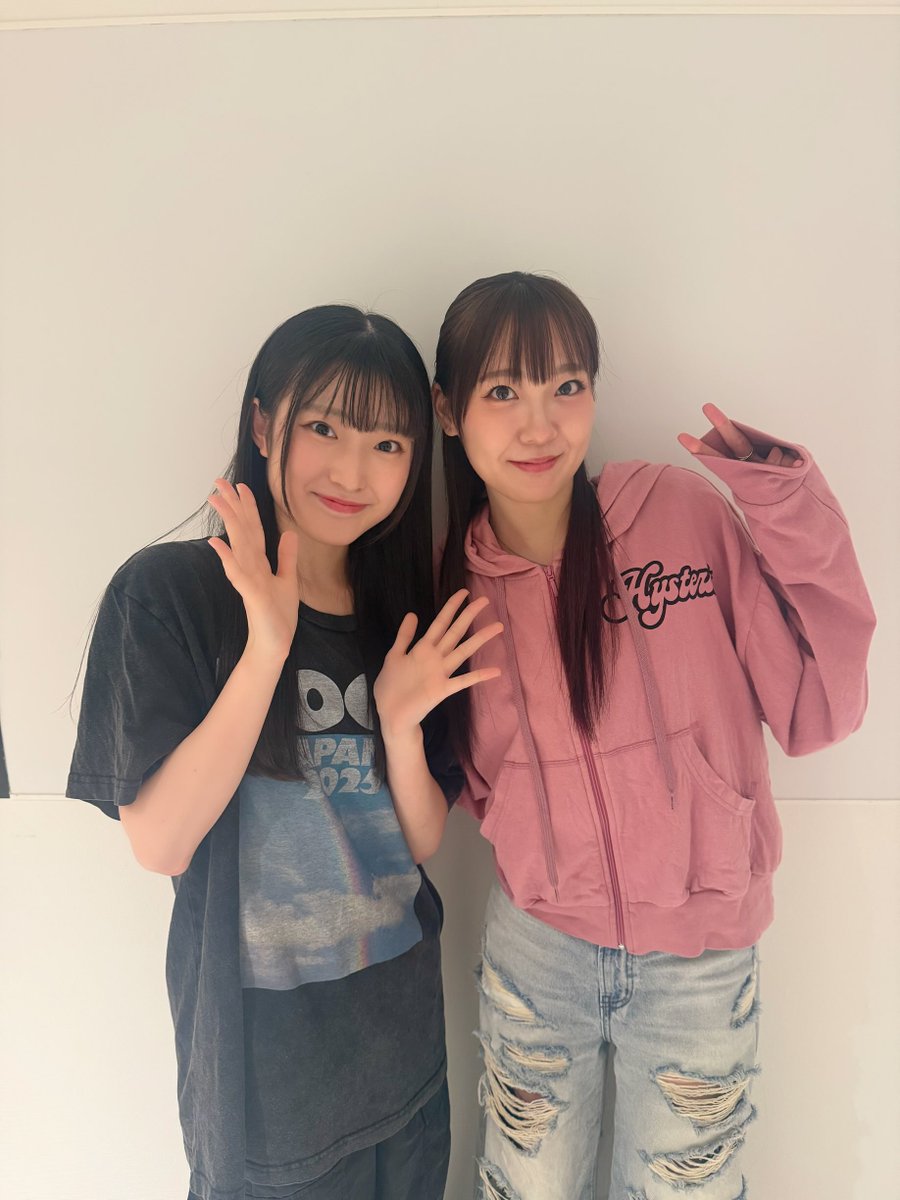 haruka_mikumo's tweet photo. 同じ埼玉出身の斉藤朱夏さんと 
お写真撮らせて頂きました💕

私が声優を知ったきっかけである
大好きな作品の大好きなキャラクターを
演じられた朱夏さんにお会いできて本当に嬉しかったです！

また、お会いできるように頑張ります✊🏻 ̖́-
本当にありがとうございました！
@Saito_Shuka さん。 https://t.co/Wq6mmU2bMN