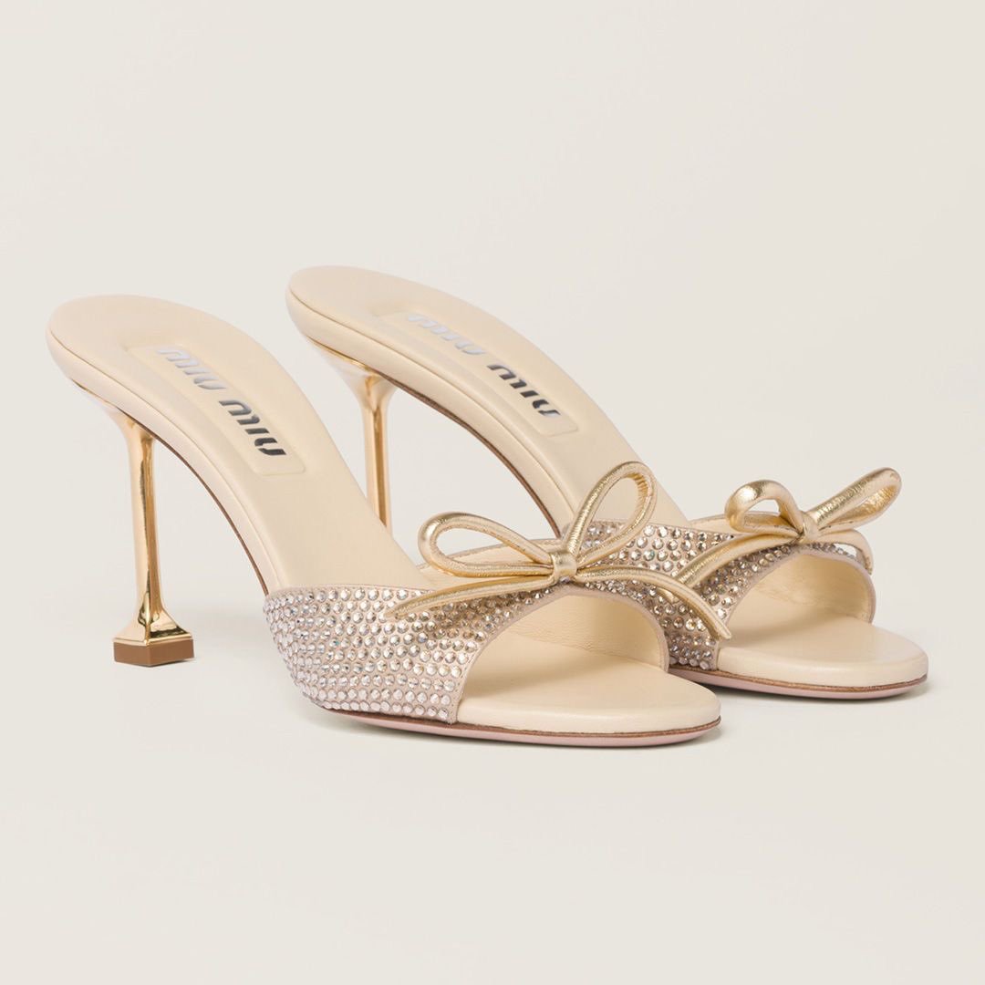 Auralyn0's tweet photo. Miu Miu https://t.co/s9dJEb24Qa