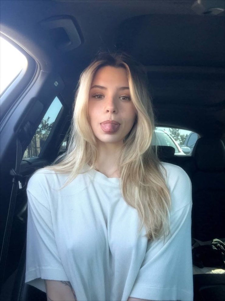 natkingl's tweet photo. i think i look pretty average what do u think https://t.co/plzaJ0WFXv