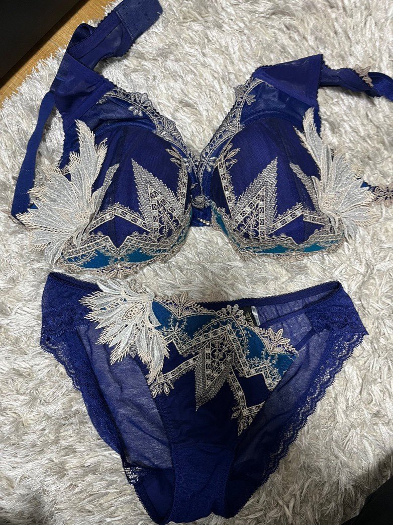 HaMe_45OMK's tweet photo. またブス友の勝負下着でズリコキマーキングして〜💕︎💢ブスのくせに乳とケツだけはでかくてエロかったからな💕︎💕︎そんな雌のブラとパンツでズリこいて我慢汁で汚したの興奮した💕︎乳首にあたるところ💕︎クロッチ部分で集中的にシコった💕︎💕︎今度はぶっかけまでしたいな💕︎💢 https://t.co/7tePZka5Uz