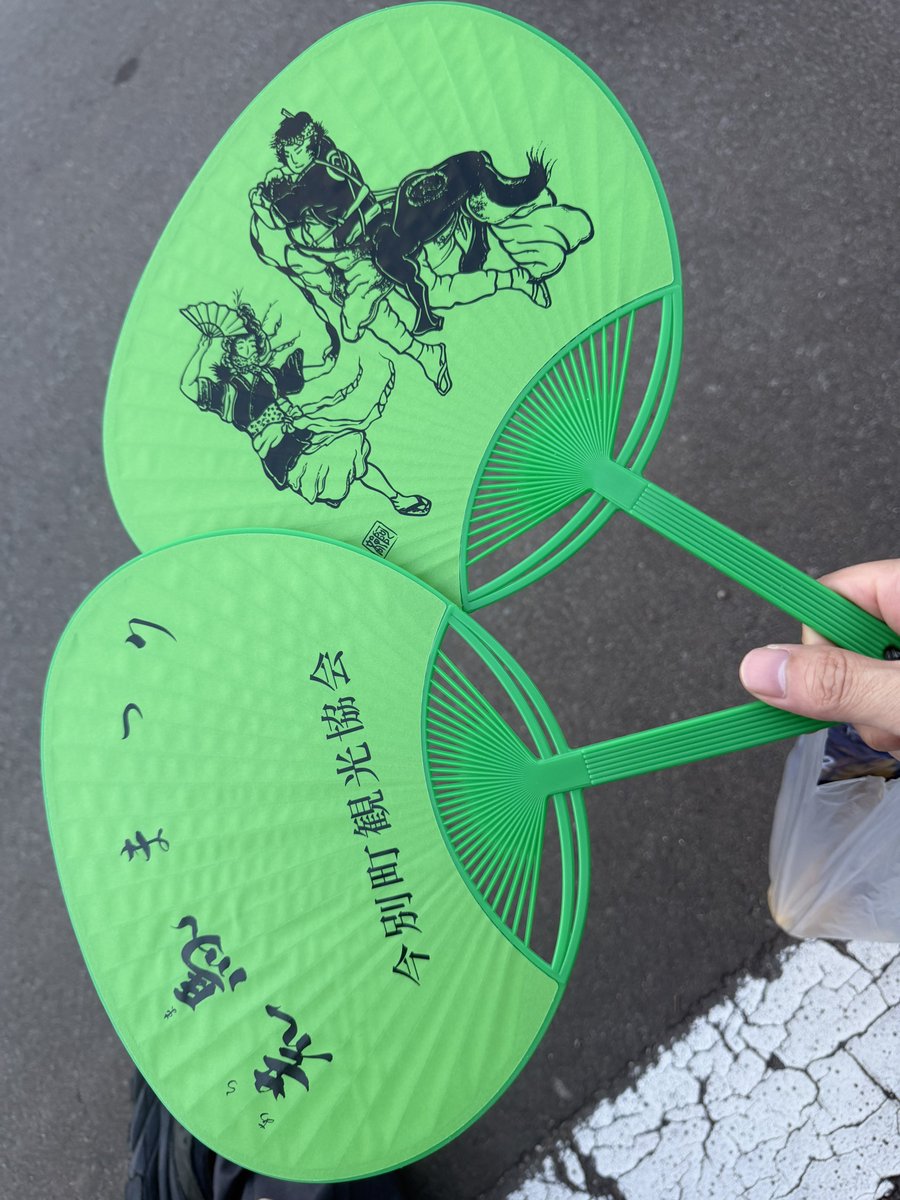 maaaa_SSL's tweet photo. ようやく帰宅ー！
久しぶりの日帰りワンオペ青森さすがに疲れて仮眠しながらゆっくり帰ったよ🚙
荒馬まつり楽しかったな🐴🎇
お祭り男達もライブ参加してくれて嬉しかったー！ https://t.co/ki8QipeRO1