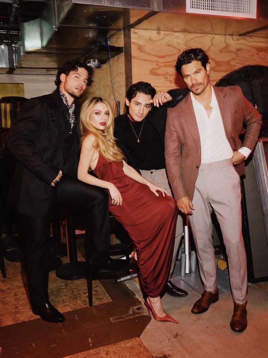 starmilioo's tweet photo. 📲| Collab IG Post Emilio, Brandon Peniche, Emmanuel Palomares, Sofia Castro, güero castro (1/2)

“Y aquí es donde todo se complica… @/tierradeamorycoraje”

[260807] 
{@halcon_emilio} #EmilioOsorio #EmilioMarcos https://t.co/olZ3ksRTZB