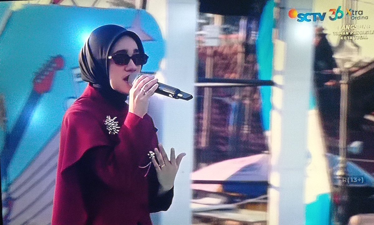 aaprltf's tweet photo. Pagi-pagi menggalau Terpatah Terluka - Nabila Taqiyyah di Tegal 😍🤍

Papahku begitu liat nab "ini masih di kendal?" 😭 saking ni anak malem di rcti kendal, paginya lagi udah nyanyi lagi di sctv tegal, luar biasa nabciw. Gelang kopel itu masuk tipi 🤭🤏🏻 https://t.co/IvXPEb13X9