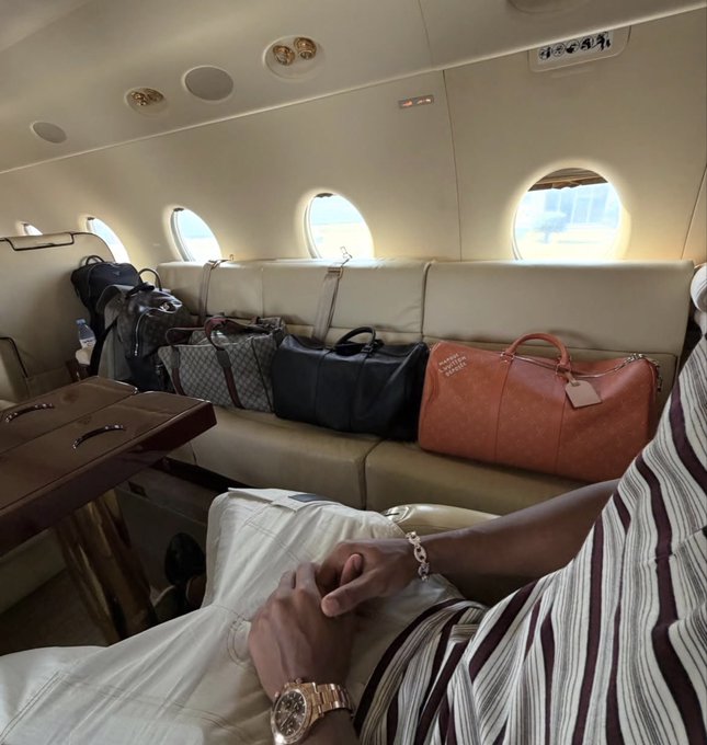 LamineYamal1_0's tweet photo. ✈️ https://t.co/zQ9IEd1ASi