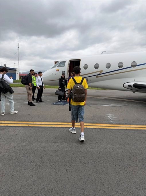 LamineYamal1_0's tweet photo. ✈️ https://t.co/zQ9IEd1ASi