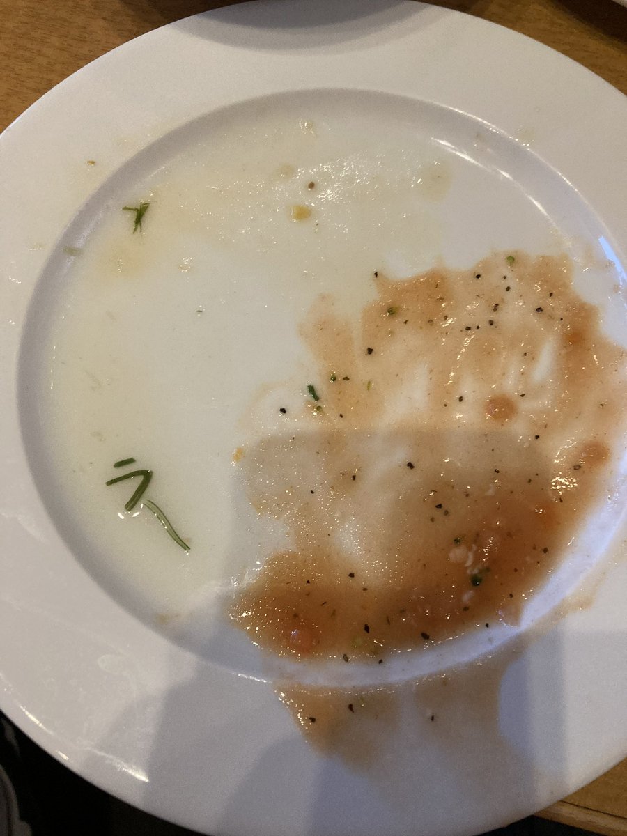 miyatchii's tweet photo. 食べ終わった皿からシメを食べろと呼びかけられている気がした https://t.co/DMr8GsQKN6