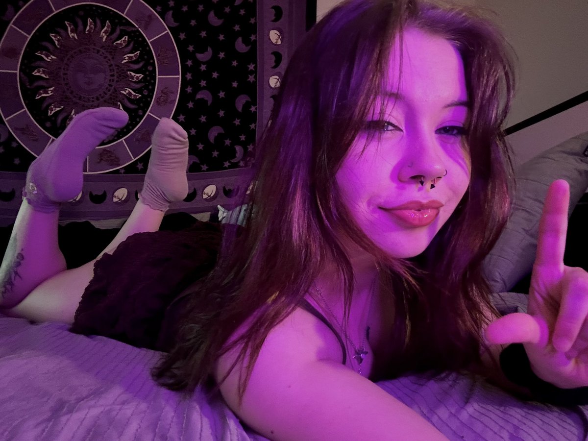 fallforravyn's tweet photo. Good boys goon for socks <3

| findom finsub send paypig wallet drain humanatm cuck loser beta foot feet footfetish sock humiliation | https://t.co/AC2c10grkf