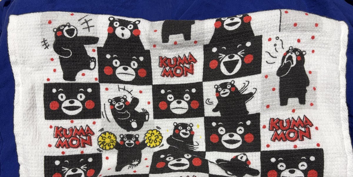 shugersei's tweet photo. 立ち寄り先ではくまモンを買う
温泉手拭いとあったのでさっそく使用 https://t.co/QJhDtv4KIr