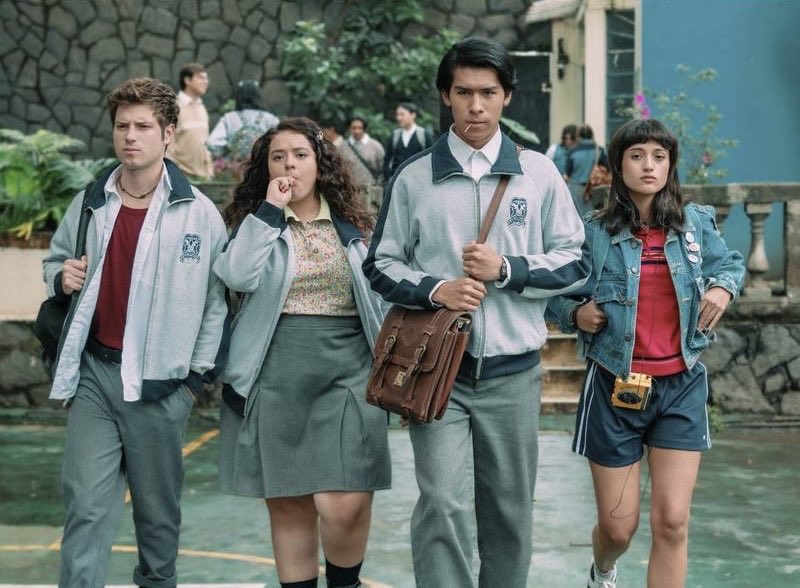 monchochalchi's tweet photo. #NadieNosVaAExtrañar segunda temporada es buena y derrocha nostalgia por los 90. Pero me faltó Memo. Hubiera sido increíble profundizar más en su ausencia y entrelazar la trama con el duelo que deja perder a un amigo. 
Aun así, la disfruté muchísimo. 🩵 https://t.co/iYYhTLRITh