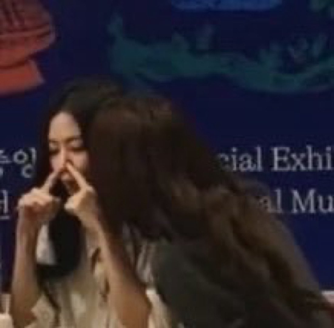 jstbpstff's tweet photo. them: why aren't jennie and lisa interacting with each other? it's so awkward, they're probably not okay

jenlisa: https://t.co/ZjDigNviqn