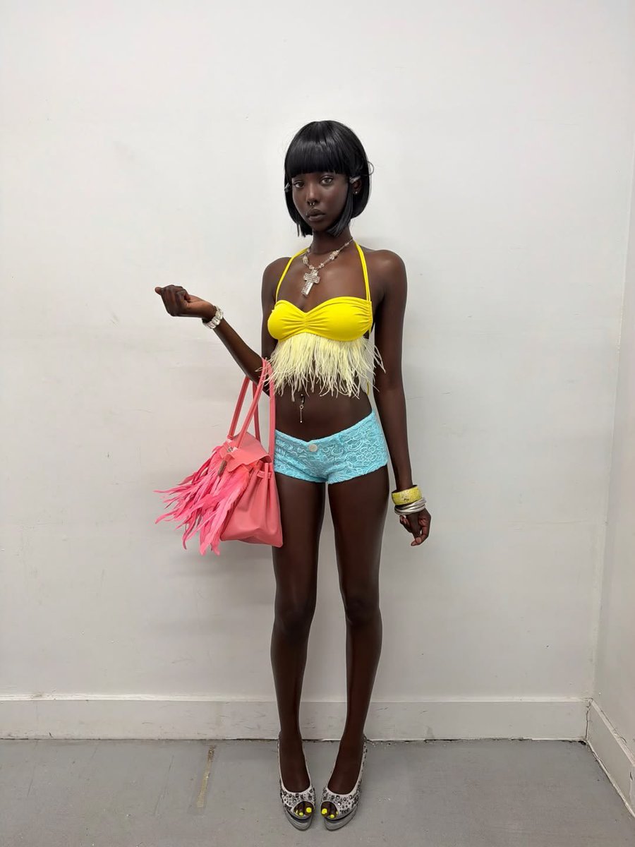 hautecnt's tweet photo. bright colors on dark skin https://t.co/gm6vl87R0N