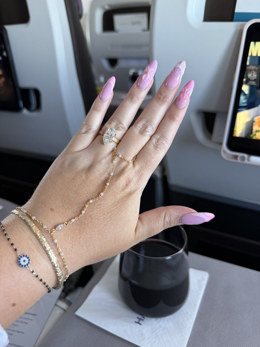_nhlsharks's tweet photo. My hand on the way to Hawaii vs on the way home 🥰🥰🥰🥰🥰 (I’m tan and I have a fat fucking rock on my finger) https://t.co/Pyq6gJmAEg