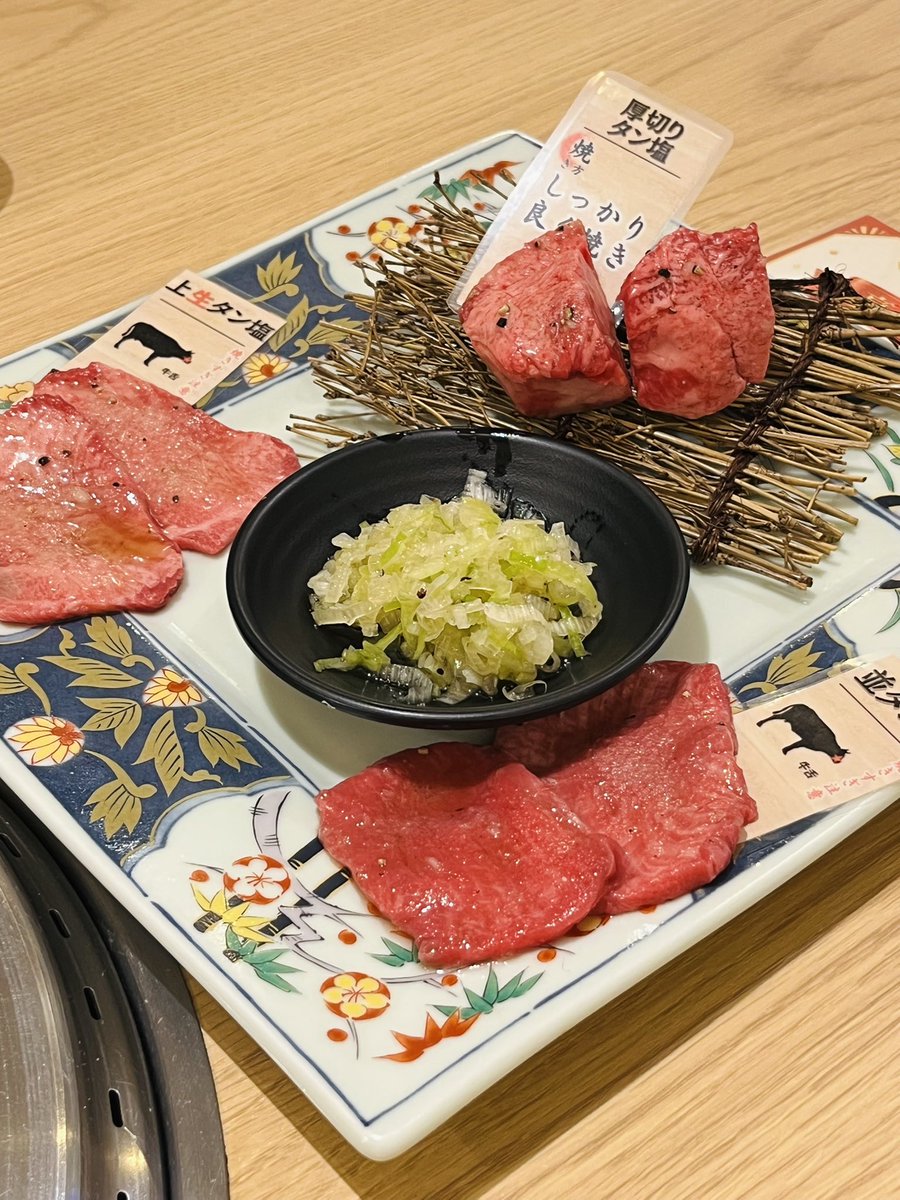 mie_po's tweet photo. お盆前の仕事疲れも溜まっていたので、夏の暑さに負けずにがんばるぞ！と焼肉。
極みロースは卵と絡めていただきます。
これ、マジで飲む焼肉だわ！！
本当このお店選んで正解！ https://t.co/OznFLNML64