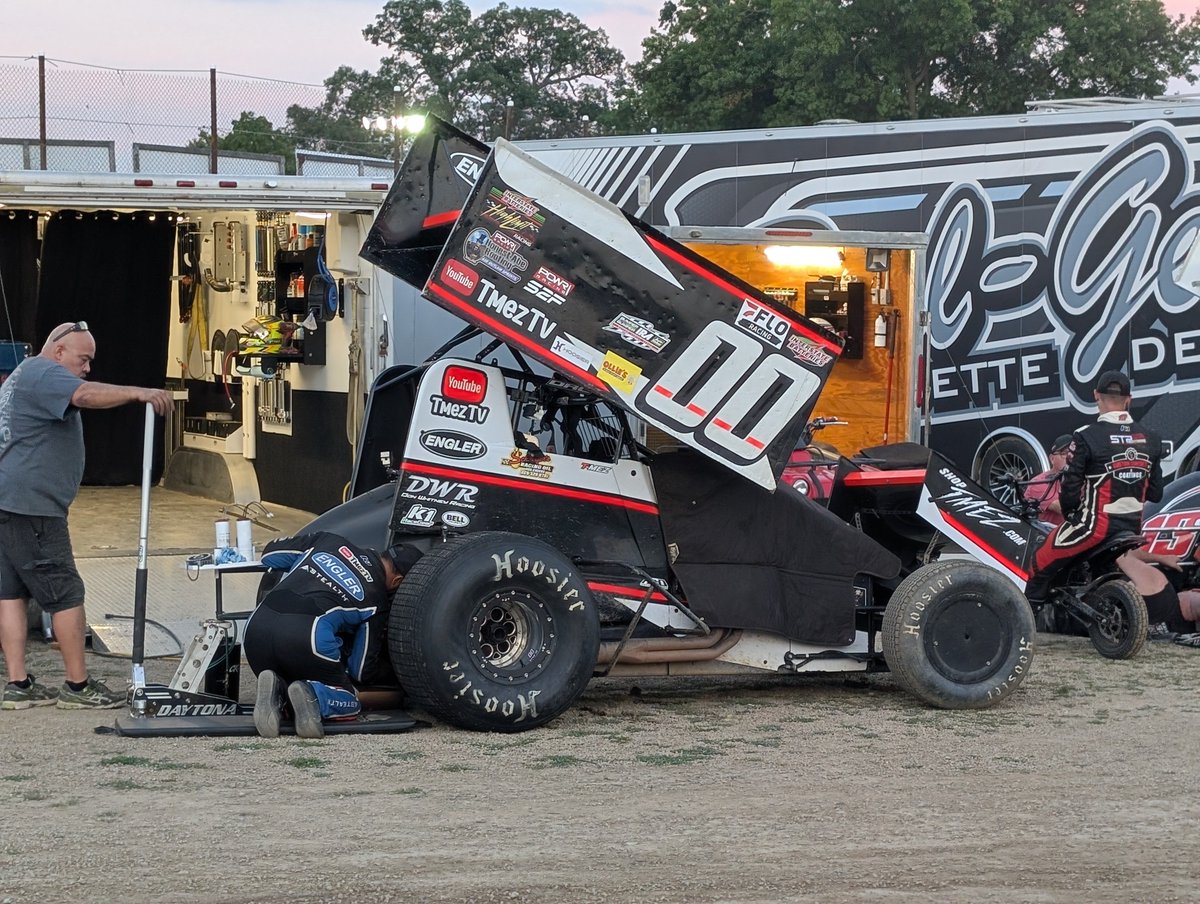 mikevleone's tweet photo. .@TMezdriftz making final adjustments prior to tonight's 410 @AFCS_Sprints feature @FremontSpeedway https://t.co/Fs7Ek2s9Qe