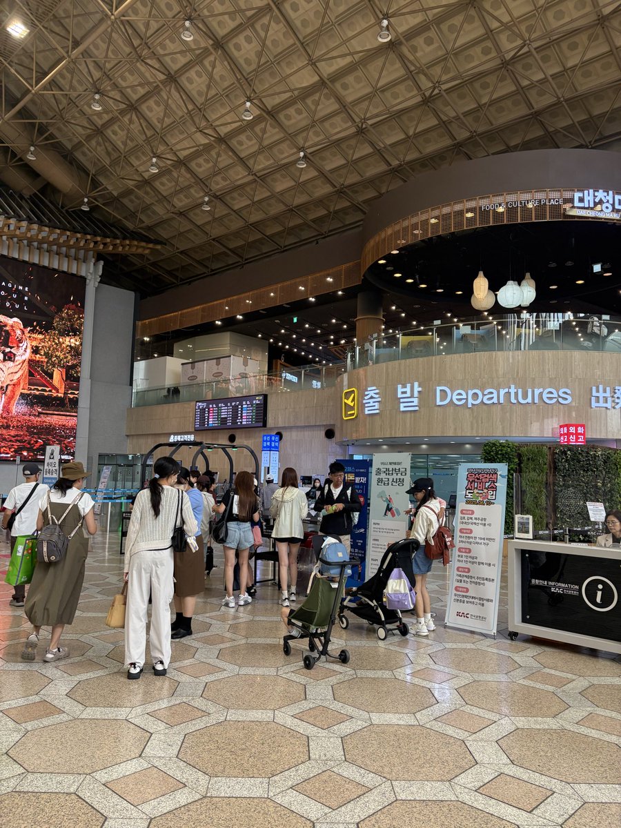 SugarCaneguest's tweet photo. 金浦国際空港出国 https://t.co/OFHGxferqc