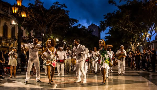 MinturCuba's tweet photo. 🇨🇺✨Cuba es color, ritmo y energía. Cada destino es una experiencia que te cambia. Descubre la isla que nunca deja de sorprender. 🌴🌞

#CubaUnica #CubaTravel #ViajaACuba #CubaMágica https://t.co/Ggr86HhNun