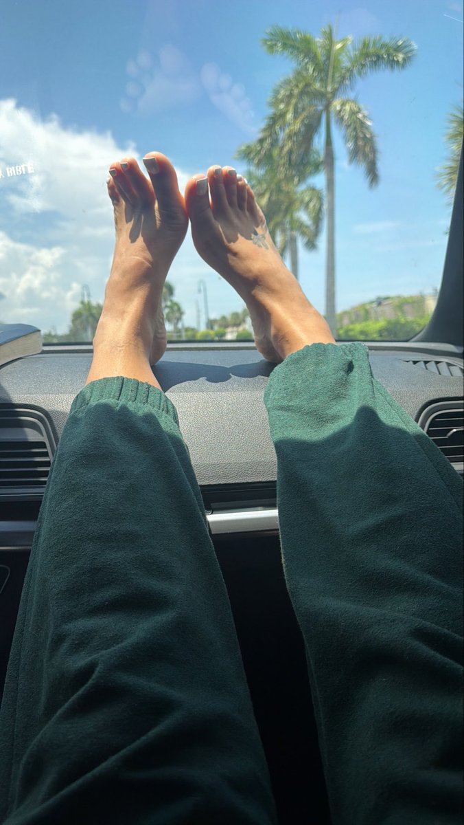 Ex0ticPrblmz's tweet photo. You suckin my toes ? https://t.co/0g9jSMm2ed