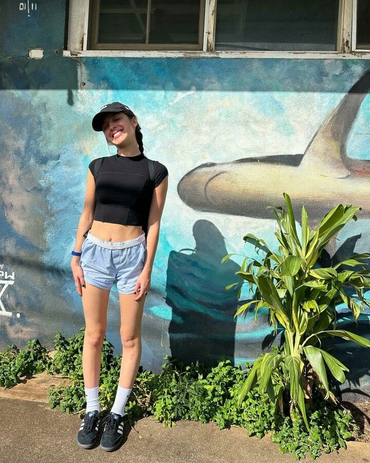 poppyhtml's tweet photo. Oh to be singing My Chemical Romance on the streets of Mykonos again 🩵 #HTVPIC https://t.co/3CpXYlUs2H