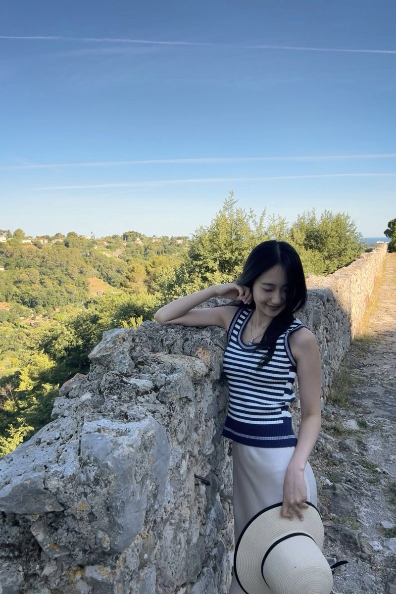 masionvampire's tweet photo. 이번 남프랑스 여행지 중 가장 좋았던 곳,
📍Saint-Paul-de-Vence

금방 둘러볼 수 있는 작은 요새마을이기에 큰 기대 없이 갔는데 여기서 1박하지 않은걸 제일 후회중😭 https://t.co/NGOC6bPoyx