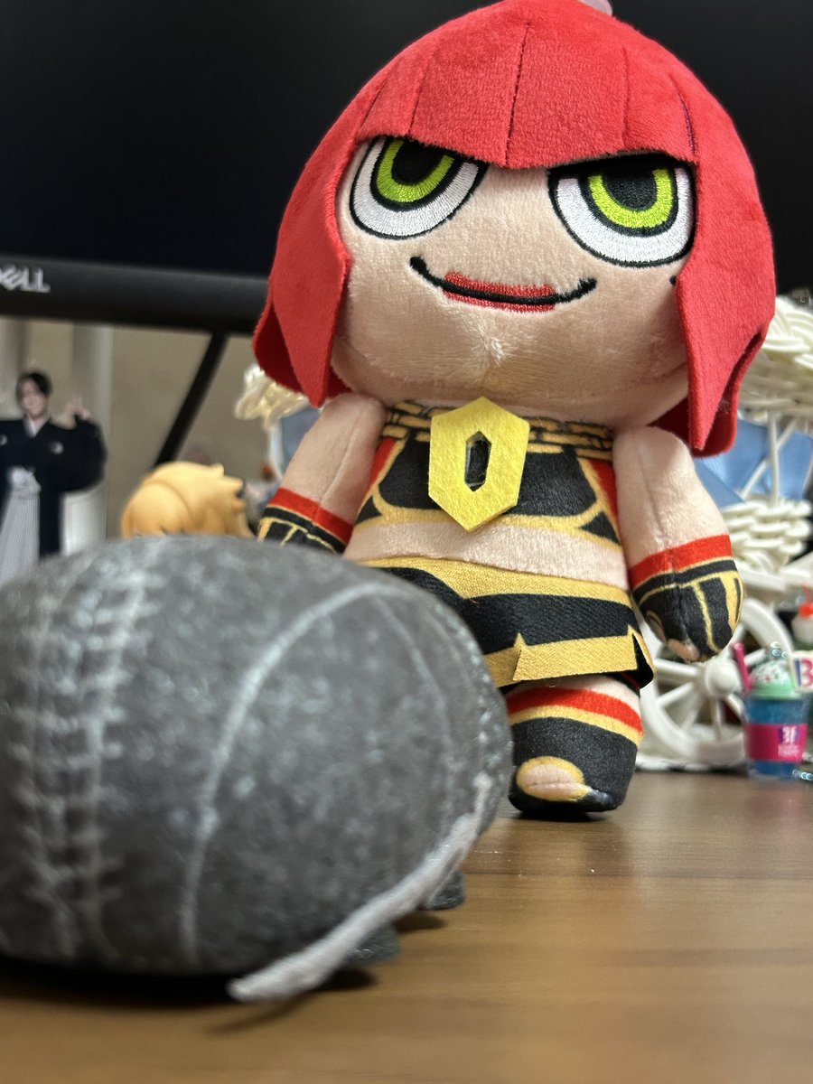 lwk_2302's tweet photo. お友達から誕生日プレゼントで、なんとマリぐるみをもらった！めちゃかわいい！！
SFの話はよくするし、マリちゃんの話もよくするけれど予想外だった！嬉しい、ありがとう☺️💕💕💕
Vちゃん3人でも大きさが勝てない🤭 https://t.co/Hi2qic7X0t