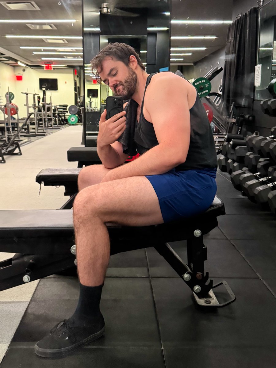 qarnes's tweet photo. alone in the gym today https://t.co/GeML4HgpoQ