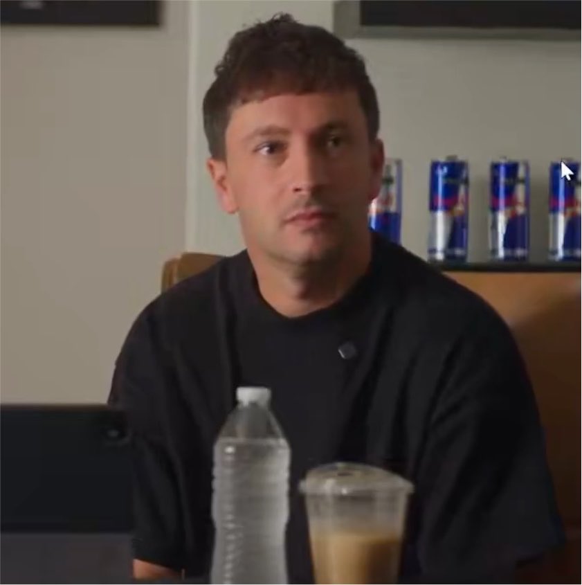 blurryvignette's tweet photo. before he found out / after he found out https://t.co/o4kk6xXaFZ